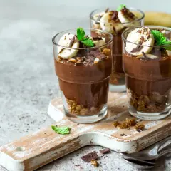 Przepisy na zdrowe lody: Pyszne i niskokaloryczne desery bez cukru