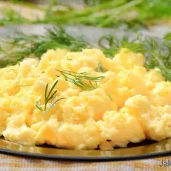 Jak zrobić dietetyczną jajecznicę, aby schudnąć i cieszyć się smakiem