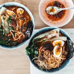 Jak zrobić ramen wegetariański, który zachwyci smakiem i zdrowiem