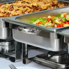 Catering ile od osoby – poznaj ceny i ukryte koszty usług cateringowych