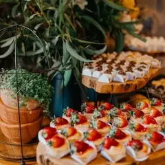 Ile kosztuje catering na 18? Sprawdź, jak obniżyć wydatki
