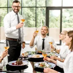 Ile kosztuje catering na urodziny? Sprawdź, co wpływa na cenę