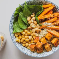 Dieta wegańska czego nie można jeść – unikaj tych produktów!