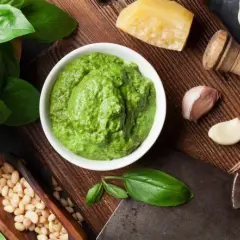 Czy pesto jest dietetyczne? Odkryj prawdę o jego kaloriach i składnikach