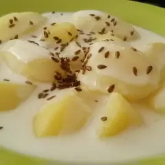 Ziemniaki w kefirze z siemieniem lnianym, idealne na dietę ziemniaki i kefir. Proste, zdrowe i sycące danie.