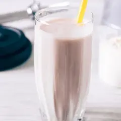 Czy shake proteinowy jest zdrowy? Odkryj ukryte zagrożenia i korzyści