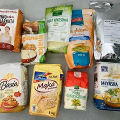 Różne rodzaje mąki: pszenna, orkiszowa, kokosowa, ryżowa, owsiana i kukurydziana. Idealne do wypieków, w tym naleśników.