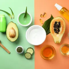 Kosmetyki i naturalne składniki: awokado, aloes, papaja, miód, ogórek.