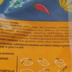 Placki pszenne - czy tortilla pszenna jest lekkostrawna? Składniki: mąka PSZENNA, woda, olej rzepakowy, stabilizator, emulgator, regulator kwasowości, substancje konserwujące.