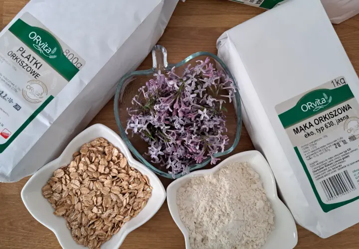 Mąka orkiszowa, płatki orkiszowe i kwiaty bzu. Czy mąka orkiszowa ma gluten? Tak, orkisz zawiera gluten.