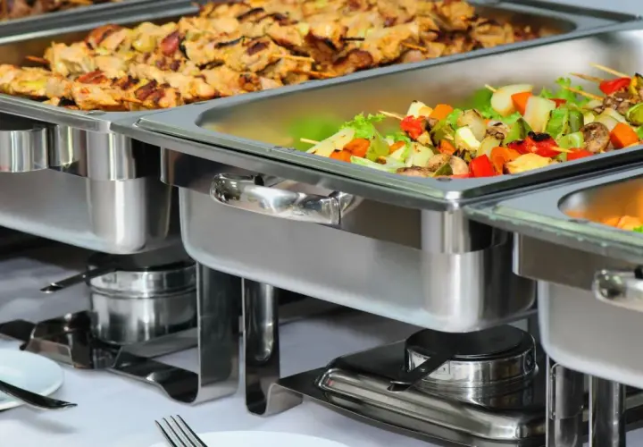 Catering ile od osoby – poznaj ceny i ukryte koszty usług cateringowych