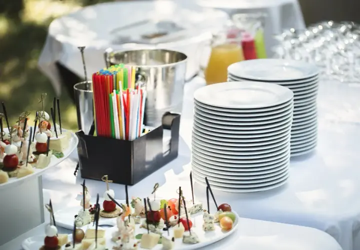 Jakie są rodzaje cateringu? Wybierz najlepszą opcję na swoją imprezę