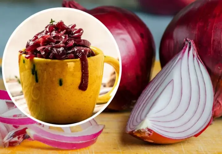 Gotowana cebula w żółtym kubku, obok świeżych cebul. Czy gotowana cebula jest lekkostrawna? Sprawdźmy!
