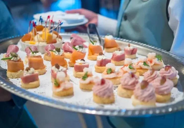 Czy od cateringu można odliczyć VAT? Sprawdź, jak uniknąć błędów