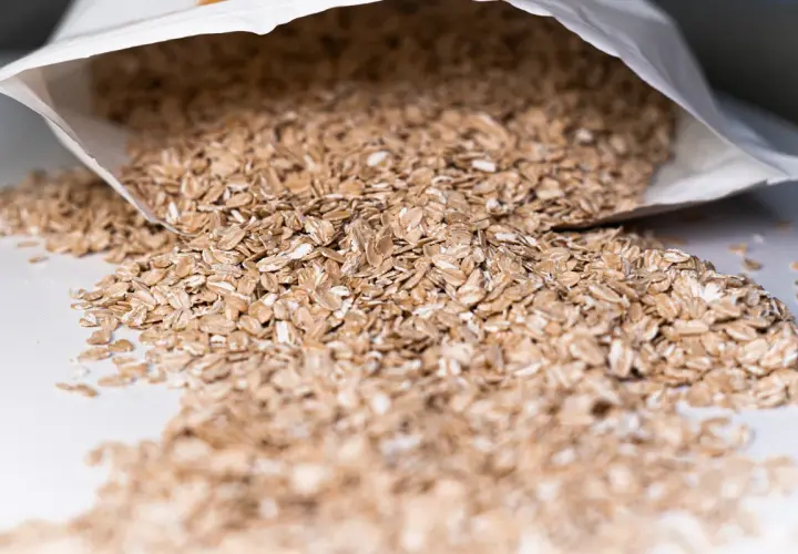 Wsypane płatki owsiane. Czy płatki owsiane a gluten to temat, który Cię interesuje?
