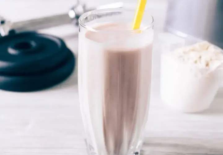 Czy shake proteinowy jest zdrowy? Odkryj ukryte zagrożenia i korzyści