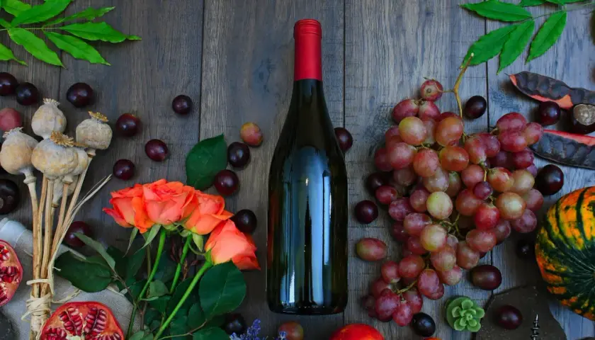 Wino wegańskie czym się różni od tradycyjnego? Odkryj sekrety produkcji