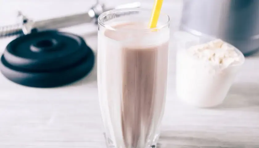 Jak zrobić shake proteinowy - prosty przepis na zdrowy koktajl