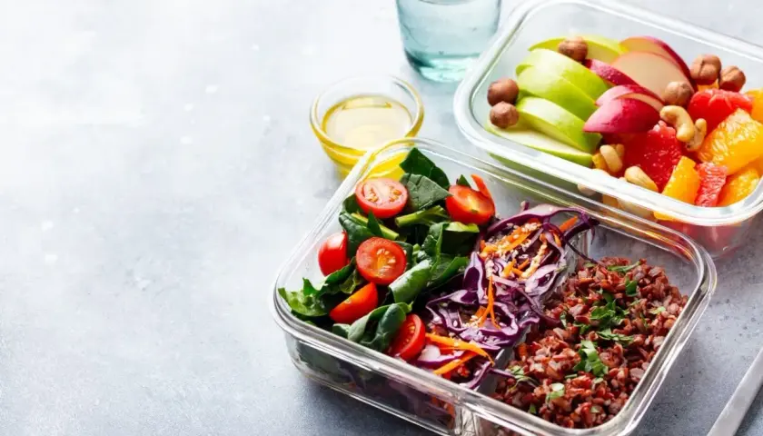 Jak podgrzewać catering dietetyczny, aby zachować smak i wartości odżywcze