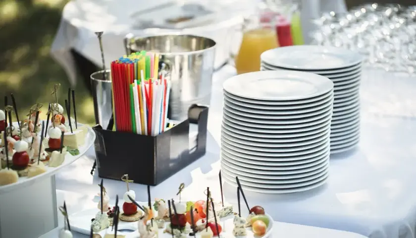 Jakie są rodzaje cateringu? Wybierz najlepszą opcję na swoją imprezę