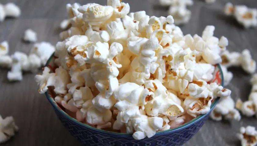 Czy popcorn jest dietetyczny? Sprawdź, jak go przygotować zdrowo