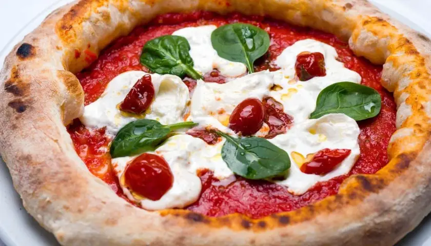 Przepis na zdrową pizzę, która zaspokoi Twoje pragnienia bez wyrzutów