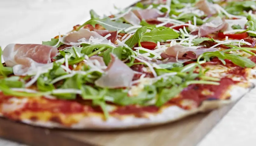 Jak zrobić dietetyczną pizzę, która nie zrujnuje Twojej diety?