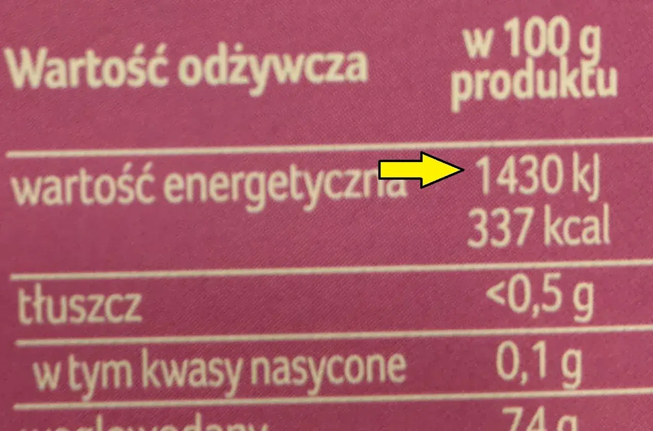 Tabela wartości odżywczych pokazuje, że 100g produktu zawiera 1430 kj energii.