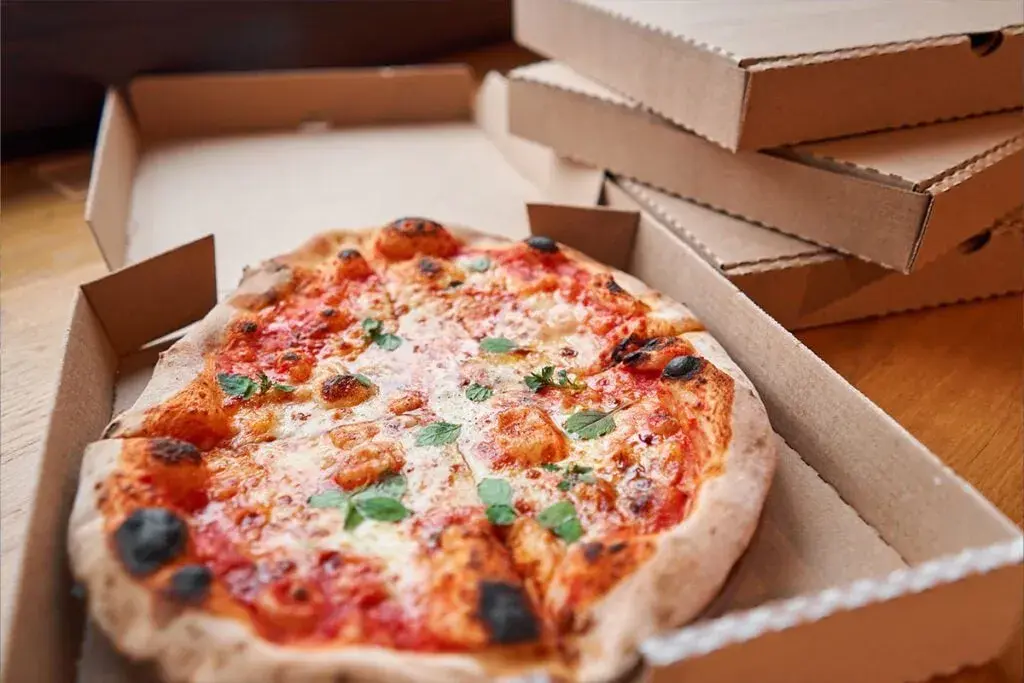 Ile kalorii ma pizza wegetariańska? Zaskakujące różnice w kaloryczności