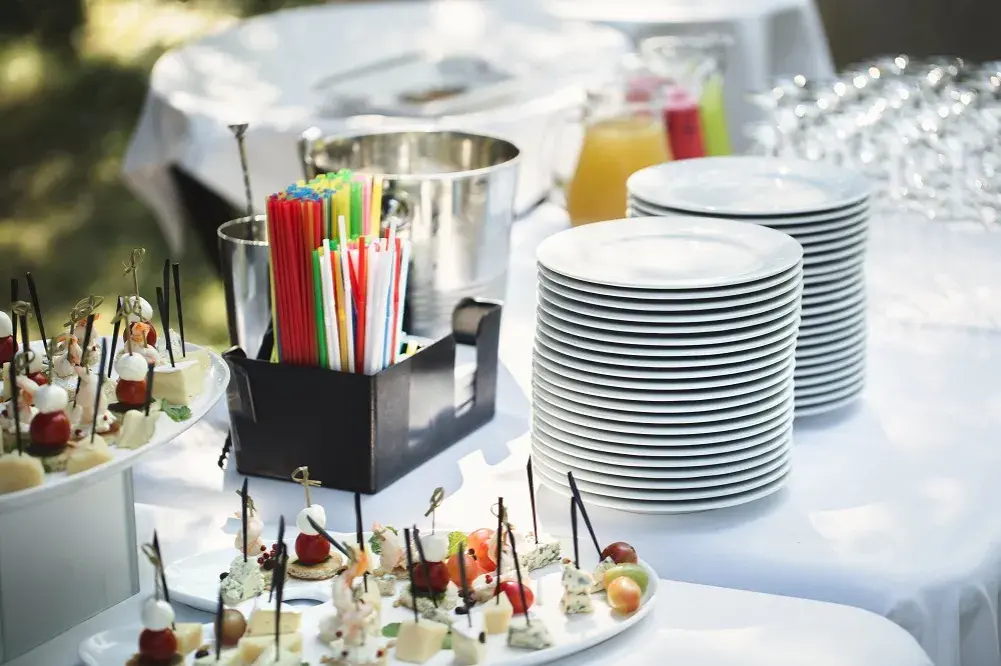 Jakie są rodzaje cateringu? Wybierz najlepszą opcję na swoją imprezę