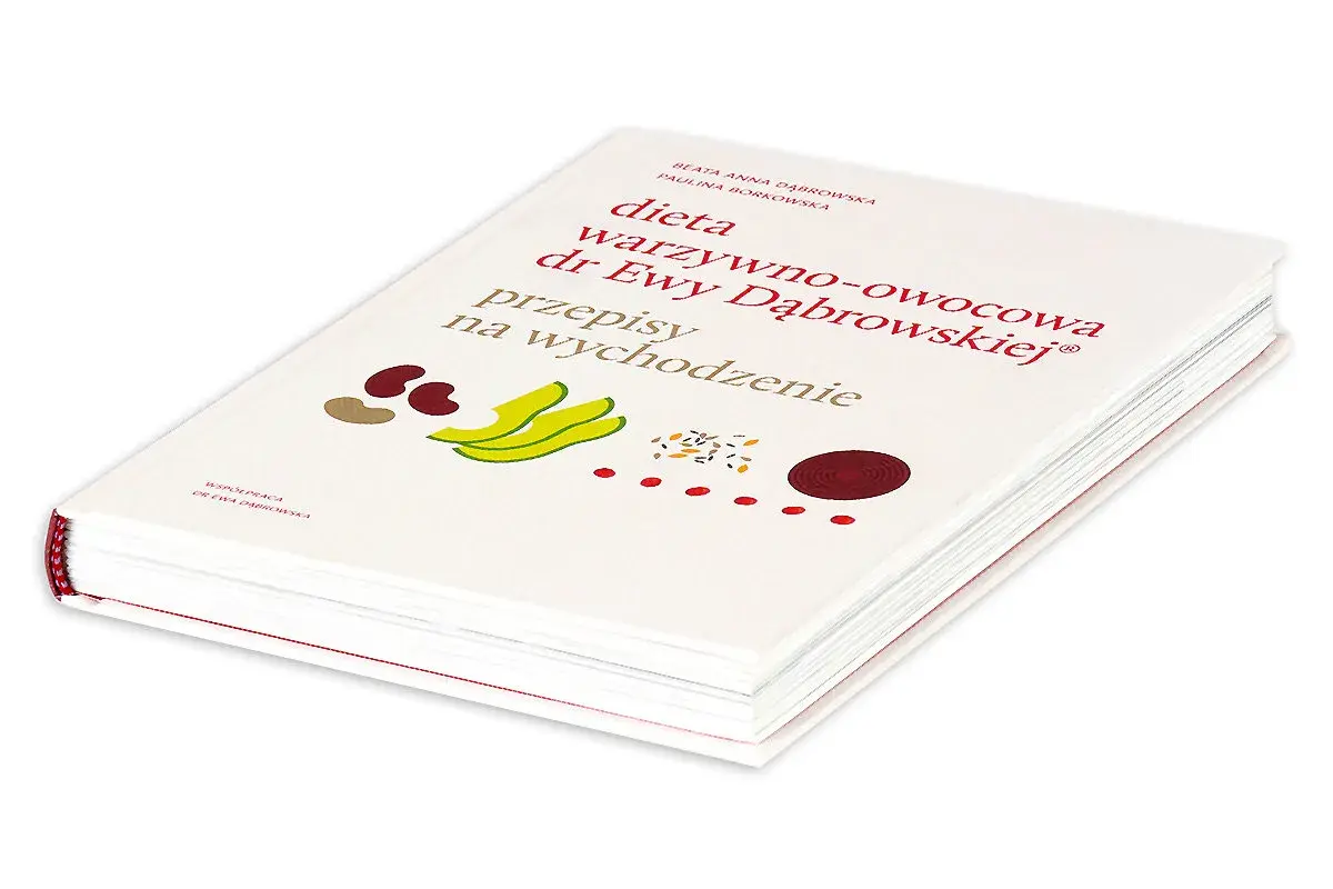 Książka "Dieta warzywno-owocowa dr Ewy Dąbrowskiej. Przepisy na wychodzenie" z grafikami fasoli, bananów i nasion.