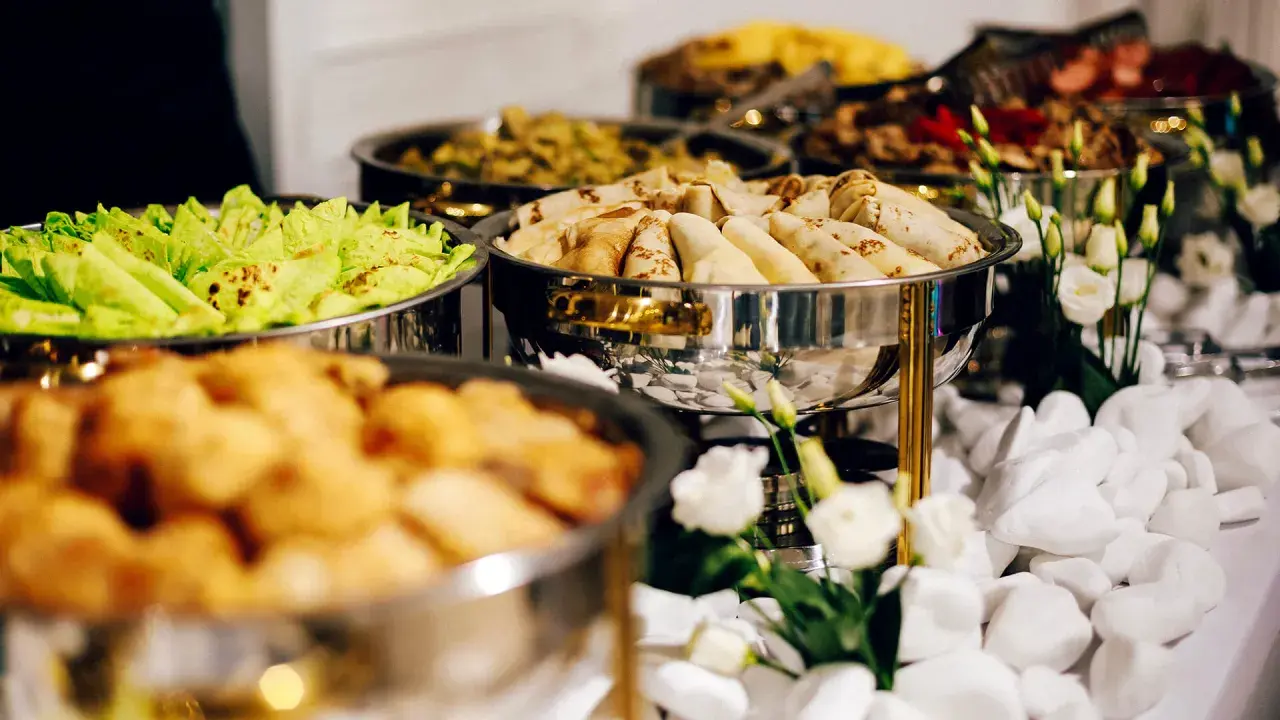 Co to jest catering? Poznaj definicję i rodzaje usług cateringowych
