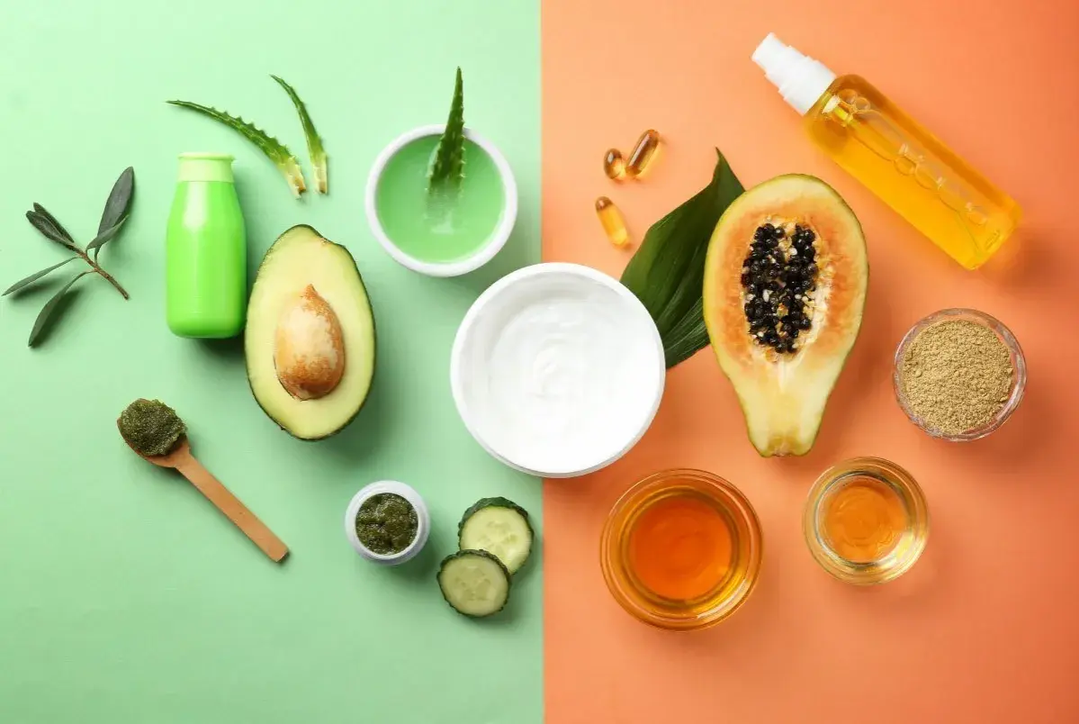 Kosmetyki i naturalne składniki: awokado, aloes, papaja, miód, ogórek.