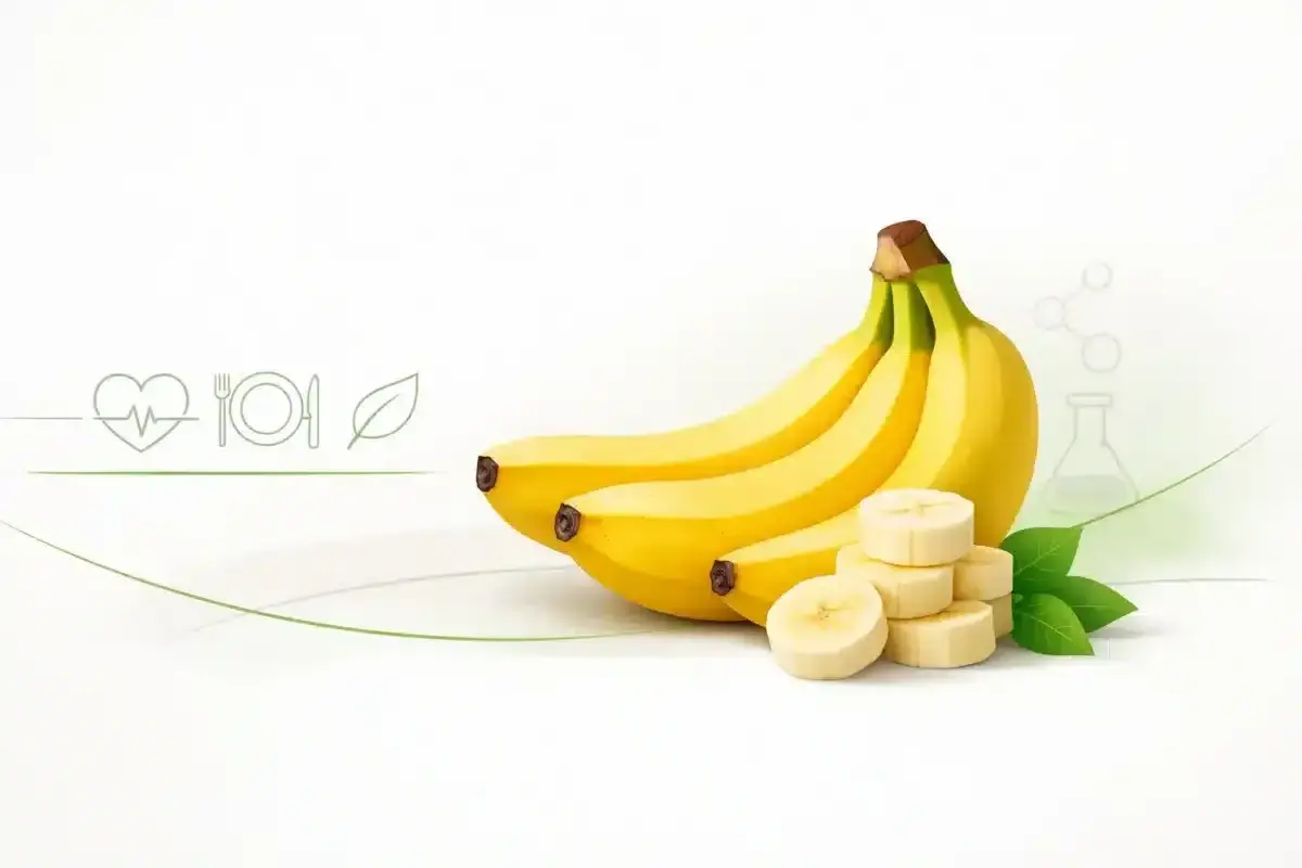 Pęczek bananów i plasterki. Dowiedz się, ile banan ma węglowodanów, by świadomie komponować posiłki.