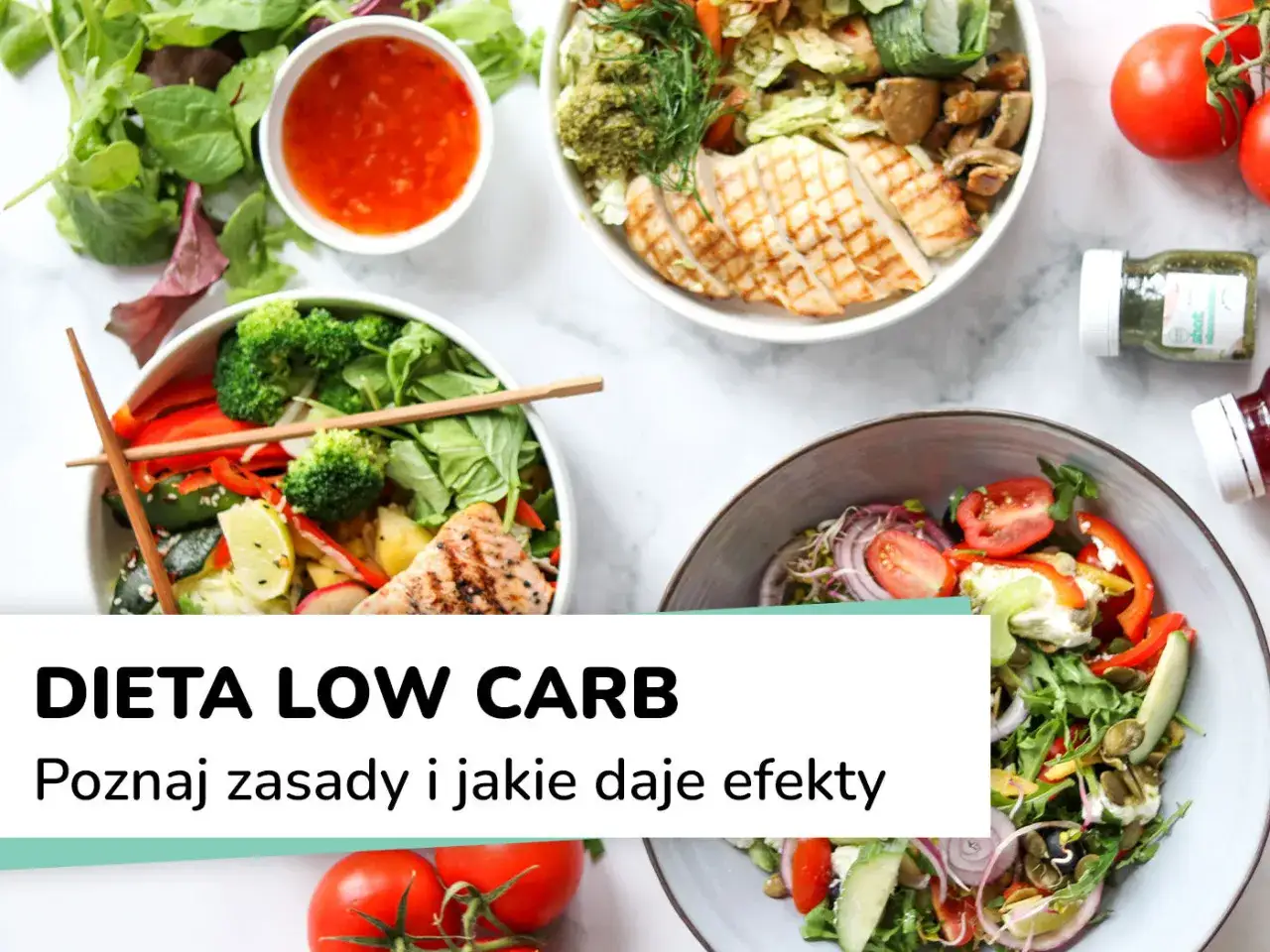 Kolorowe miski z sałatkami, rybą i kurczakiem. Idealne dania, które mają mało węglowodanów.