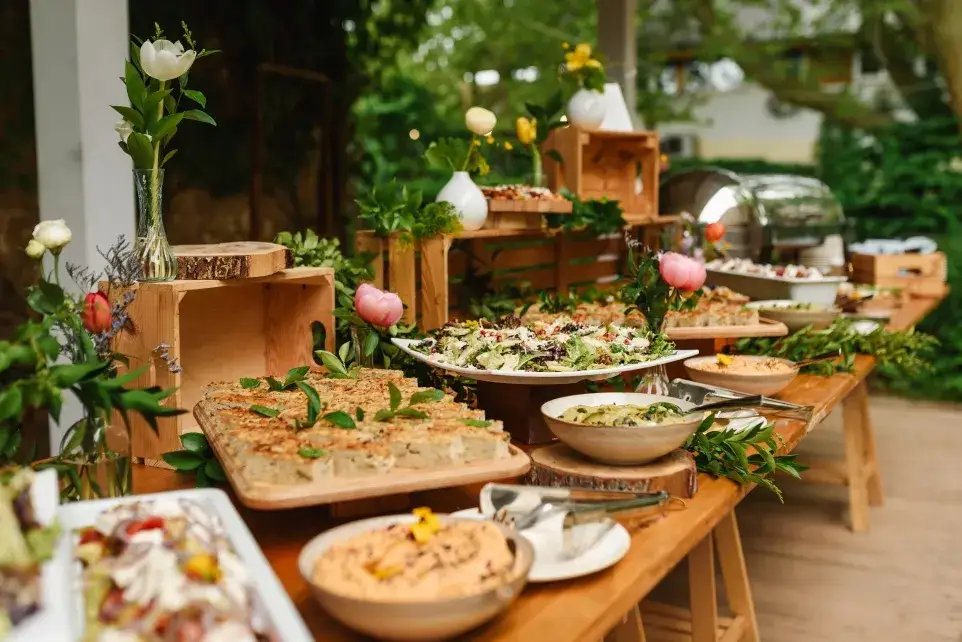 Zdjęcie Ile kosztuje catering na 40 osób? Sprawdź, co wpływa na cenę